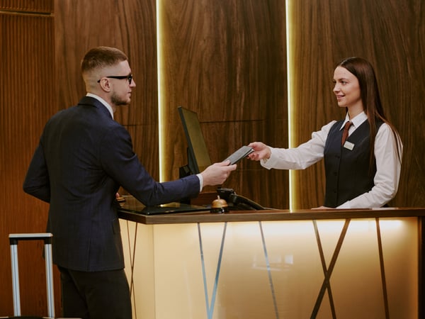 Experiencia del huésped integrada con IA para hoteles