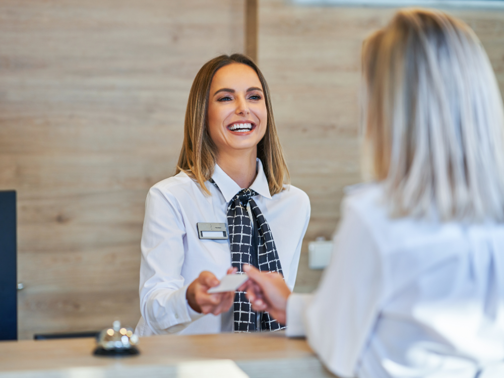 Mejorar la hospitalidad digital del huésped con rapidez y coherencia elevará su experiencia con el hotel.